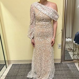 Evening gown new with out tags